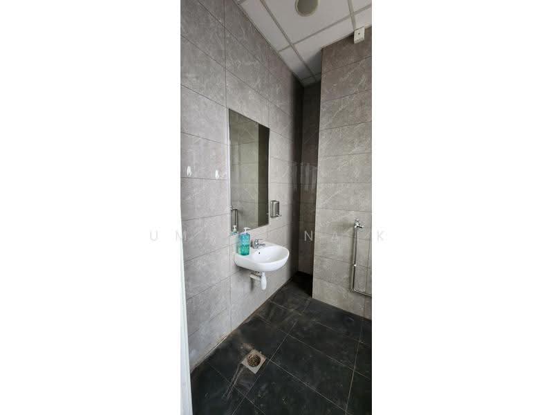 REVV, 1 Corporation Drive, Boon Lay / Jurong / Tuas, 1,819 sqft, Factory / Workshop (B2) For Rent, by Umang Naik, 500266420 - Bathroom - CommercialGuru.com.sg