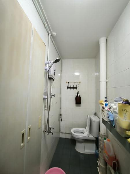 70 Lorong 4 Toa Payoh, 70 Lorong 4 Toa Payoh, Balestier / Toa Payoh, 2 Bedrooms, 667 sqft, HDB Flat For Rent, by Alan Wee, 500266431 - Bathroom - PropertyGuru.com.sg