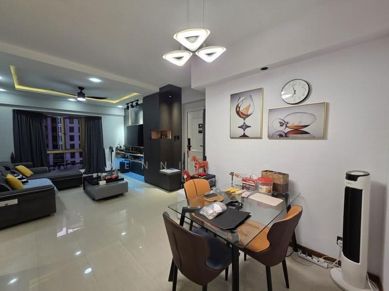 Parkview Apartments, 3 Bukit Batok Street 25, Dairy Farm / Bukit Panjang / Choa Chu Kang, 3 Bedrooms, 1,119 sqft, Apartment For Sale, by Dennis Mah, 500266447 - Living Room - PropertyGuru.com.sg