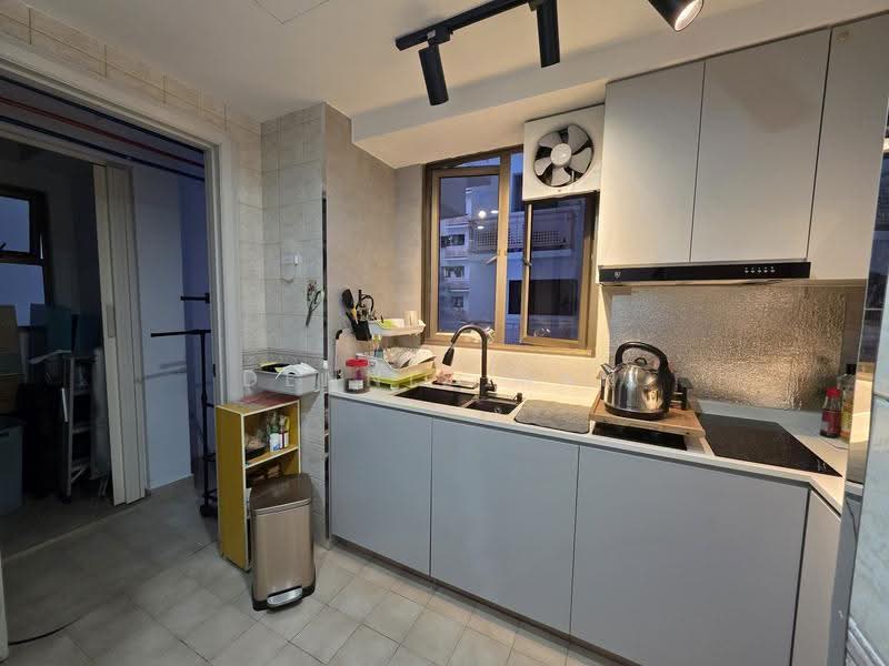 Parkview Apartments, 3 Bukit Batok Street 25, Dairy Farm / Bukit Panjang / Choa Chu Kang, 3 Bedrooms, 1,119 sqft, Apartment For Sale, by Dennis Mah, 500266447 - Kitchen - PropertyGuru.com.sg