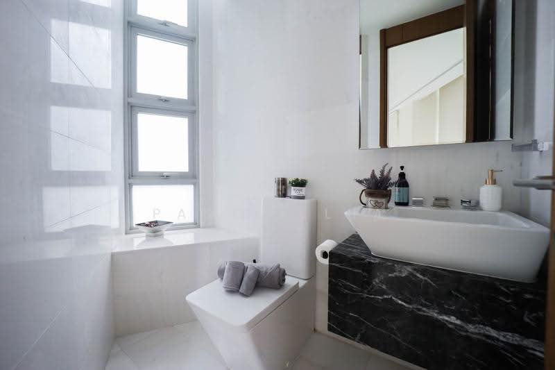 Residences @ Emerald Hill, 119 Emerald Hill Road, Orchard / River Valley, 4 Bedrooms, 2,196 sqft, Condominium For Sale, by Pamela Lua, 500266448 - Bathroom - PropertyGuru.com.sg