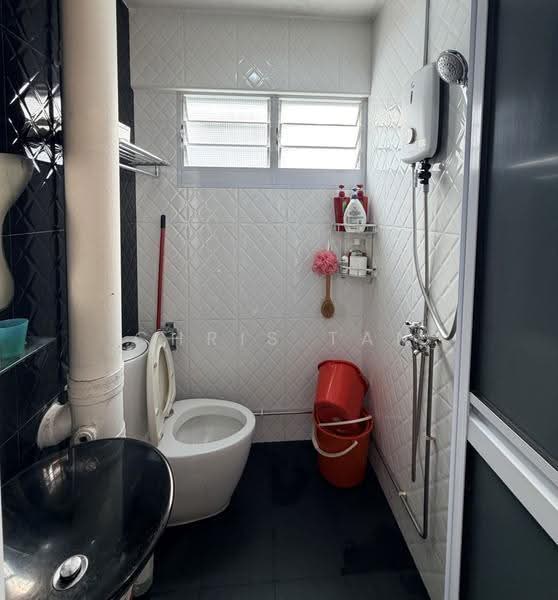 117 Potong Pasir Avenue 1, 117 Potong Pasir Avenue 1, Macpherson / Potong Pasir, 2 Bedrooms, 721 sqft, HDB Flat For Sale, by Chris Tan, 500266451 - Common BathRoom - PropertyGuru.com.sg