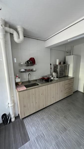136 Jalan Bukit Merah, 136 Jalan Bukit Merah, Alexandra / Commonwealth, 2 Bedrooms, 635 sqft, HDB Flat For Sale, by Perry Chee, 500266463 - Kitchen - PropertyGuru.com.sg