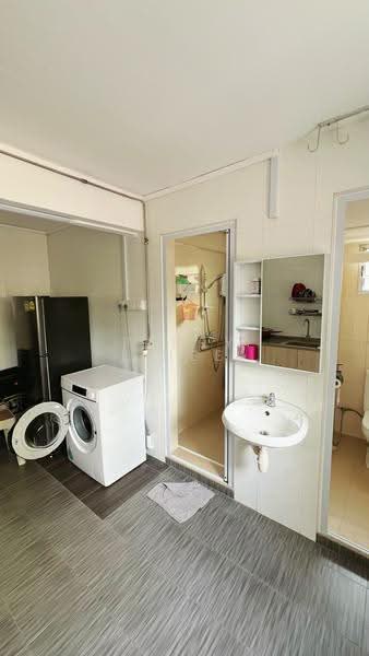 136 Jalan Bukit Merah, 136 Jalan Bukit Merah, Alexandra / Commonwealth, 2 Bedrooms, 635 sqft, HDB Flat For Sale, by Perry Chee, 500266463 - Bathroom - PropertyGuru.com.sg