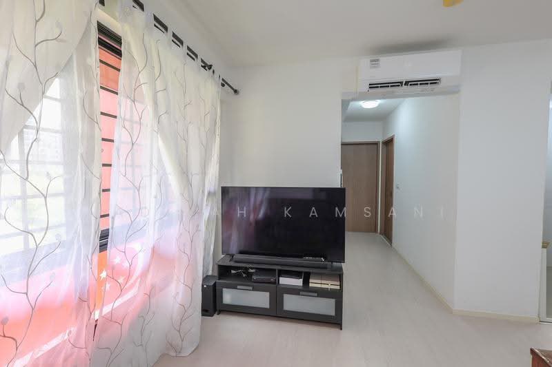 468B Bukit Batok West Avenue 9, 468B Bukit Batok West Avenue 9, Dairy Farm / Bukit Panjang / Choa Chu Kang, 2 Bedrooms, 732 sqft, HDB Flat For Sale, by Nadiyah Kamsani, 500266488 - Living Room - PropertyGuru.com.sg