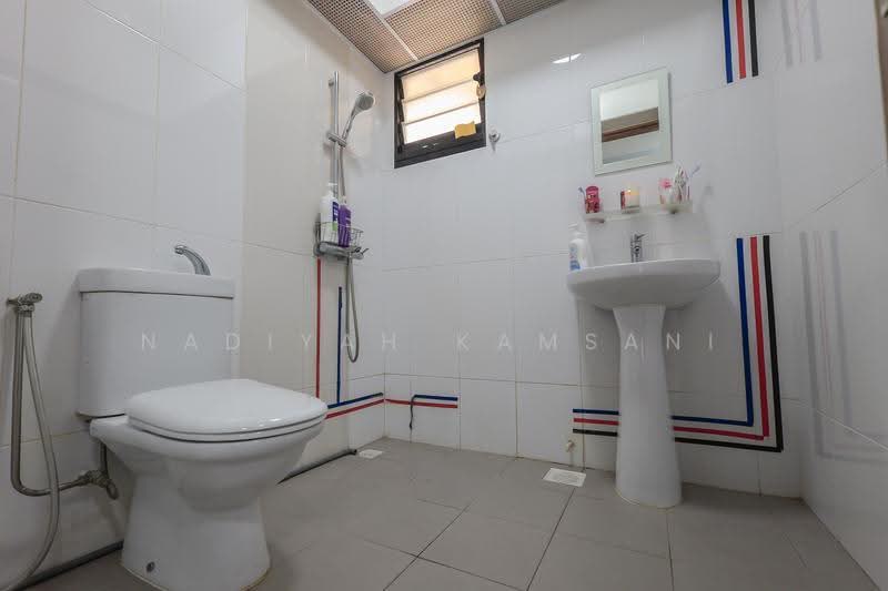 468B Bukit Batok West Avenue 9, 468B Bukit Batok West Avenue 9, Dairy Farm / Bukit Panjang / Choa Chu Kang, 2 Bedrooms, 732 sqft, HDB Flat For Sale, by Nadiyah Kamsani, 500266488 - Common Bathroom - PropertyGuru.com.sg