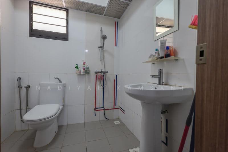 468B Bukit Batok West Avenue 9, 468B Bukit Batok West Avenue 9, Dairy Farm / Bukit Panjang / Choa Chu Kang, 2 Bedrooms, 732 sqft, HDB Flat For Sale, by Nadiyah Kamsani, 500266488 - Master ensuite - PropertyGuru.com.sg