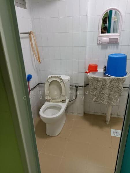 BLK 816 YISHUN, Yishun street 81, Room Rental, 250 sqft, HDB Flat For Rent, by Duraisamy Chandramohan (D C Mohan), 500266489 - Bathroom - PropertyGuru.com.sg