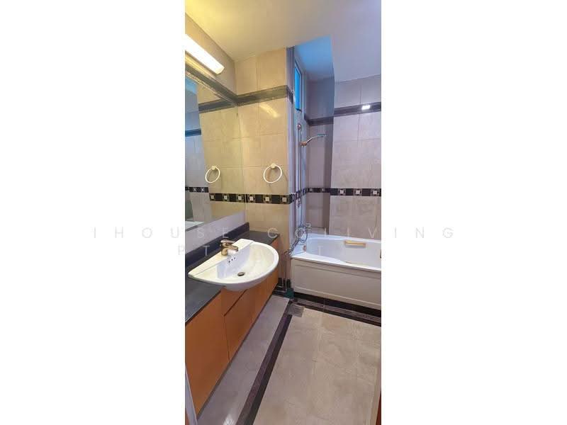 Harvest Mansions, 550 Havelock Road, Alexandra / Commonwealth, Room Rental, 100 sqft, Condominium For Rent, by ling, 500266492 - Bathroom - PropertyGuru.com.sg