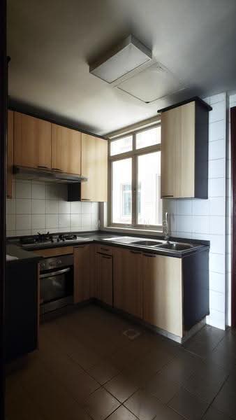 Costa Rhu, 1 Rhu Cross, East Coast / Marine Parade, 2 Bedrooms, 1,300 sqft, Condominium For Rent, by Sam Ong, 500266510 - Kitchen - PropertyGuru.com.sg