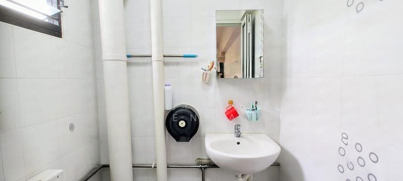 250 Jurong East Street 24, 250 Jurong East Street 24, Boon Lay / Jurong / Tuas, 3 Bedrooms, 1,012 sqft, HDB Flat For Sale, by Jose Loh Zhenhao, 500266521 - Bathroom - PropertyGuru.com.sg