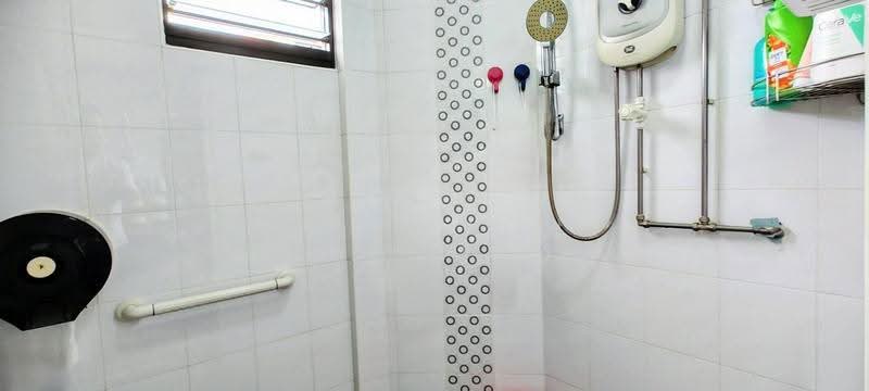 250 Jurong East Street 24, 250 Jurong East Street 24, Boon Lay / Jurong / Tuas, 3 Bedrooms, 1,012 sqft, HDB Flat For Sale, by Jose Loh Zhenhao, 500266521 - Bathroom - PropertyGuru.com.sg