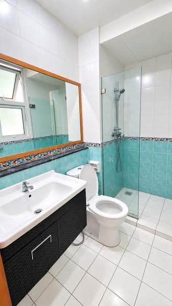 The Floravale, 238 Westwood Avenue, Boon Lay / Jurong / Tuas, 5 Bedrooms, 1,227 sqft, Condominium For Sale, by Delvin Ong, 500266533 - Bathroom - PropertyGuru.com.sg