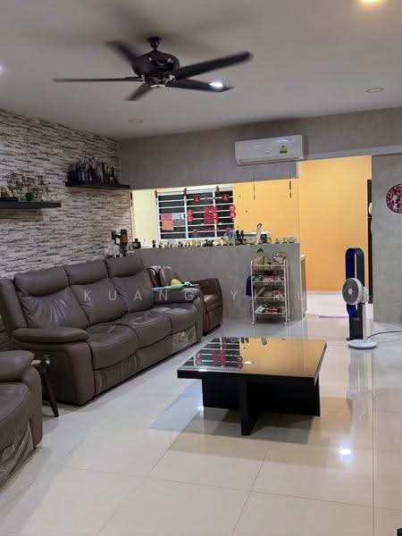 404 Jurong West Street 42, 404 Jurong West Street 42, Boon Lay / Jurong / Tuas, 3 Bedrooms, 1,432 sqft, HDB Flat For Sale, by Kuang YiRu, 500266535 - Living Room - PropertyGuru.com.sg