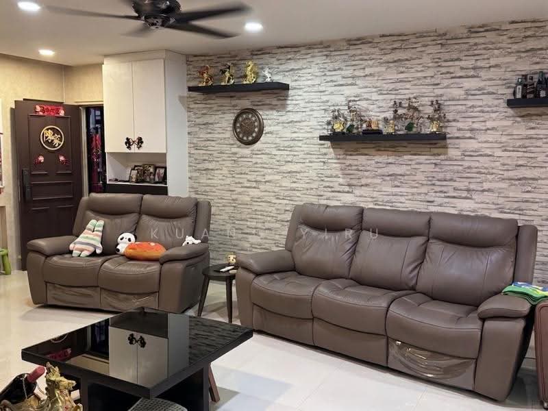 404 Jurong West Street 42, 404 Jurong West Street 42, Boon Lay / Jurong / Tuas, 3 Bedrooms, 1,432 sqft, HDB Flat For Sale, by Kuang YiRu, 500266535 - Living Room - PropertyGuru.com.sg