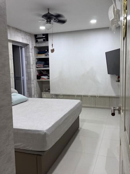 404 Jurong West Street 42, 404 Jurong West Street 42, Boon Lay / Jurong / Tuas, 3 Bedrooms, 1,432 sqft, HDB Flat For Sale, by Kuang YiRu, 500266535 - Bedroom - PropertyGuru.com.sg