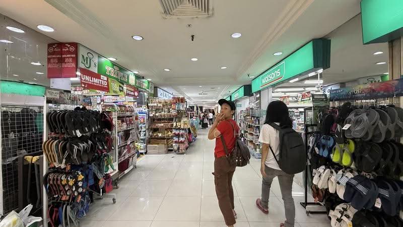 Lucky Plaza, 304 Orchard Road, Orchard / River Valley, 140 sqft, Mall Shop For Rent, by Alvin Chua, 500266544 - Interior - CommercialGuru.com.sg