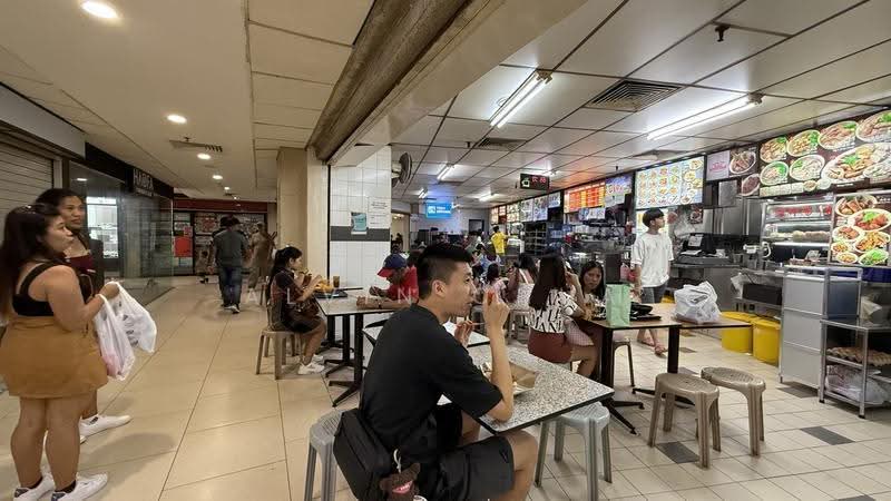 Lucky Plaza, 304 Orchard Road, Orchard / River Valley, 140 sqft, Mall Shop For Rent, by Alvin Chua, 500266544 - Interior - CommercialGuru.com.sg