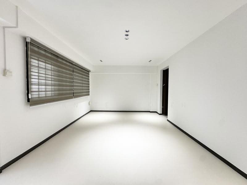 Designer deco! 3mins to Yishun MRT! #02 Next to Corner! Vacant! View Anytime! ALMOST SOLD!, Yishun central, 3 Bedrooms, 904 sqft, HDB Flat For Sale, by Ian Teh Boleh, 500266548 - Interior - PropertyGuru.com.sg