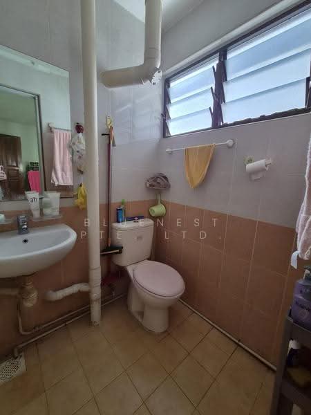 238 Bukit Batok East Avenue 5, 238 Bukit Batok East Avenue 5, Dairy Farm / Bukit Panjang / Choa Chu Kang, 2 Bedrooms, 721 sqft, HDB Flat For Rent, by JOREEN LIM, 500266554 - Bathroom - PropertyGuru.com.sg