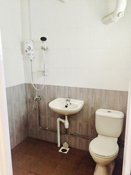 537 Bukit Batok Street 52, 537 Bukit Batok Street 52, Dairy Farm / Bukit Panjang / Choa Chu Kang, 3 Bedrooms, 1,109 sqft, HDB Flat For Rent, by Kelvin Tan, 500266561 - Bathroom - PropertyGuru.com.sg