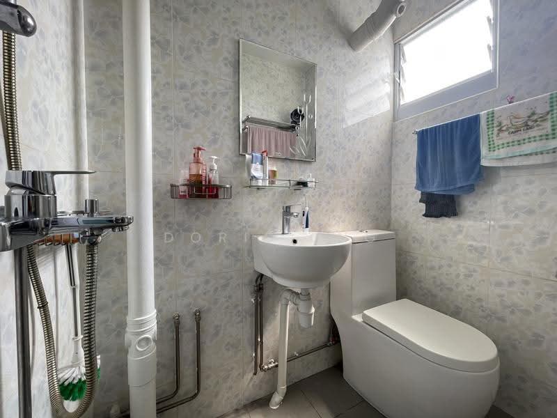 123 Hougang Avenue 1, 123 Hougang Avenue 1, Hougang / Punggol / Sengkang, 3 Bedrooms, 979 sqft, HDB Flat For Sale, by Doris Ong, 500266570 - Bathroom - PropertyGuru.com.sg