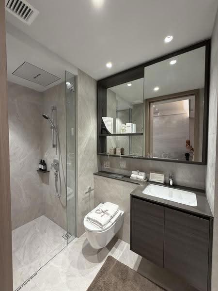 Lucerne Grand, Lakeside Drive, Boon Lay / Jurong / Tuas, 2 Bedrooms, 667 sqft, Condominium For Sale, by Rick Yeong 杨祖耀, 500266575 - Bathroom - PropertyGuru.com.sg