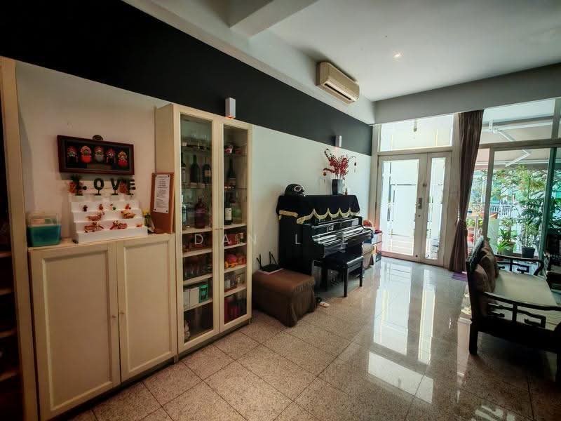 The Shaughnessy, 2 Miltonia Close, Sembawang / Yishun, 5 Bedrooms, 3,509 sqft, Cluster House For Sale, by Dan Lee, 500266594 - Living Room - PropertyGuru.com.sg