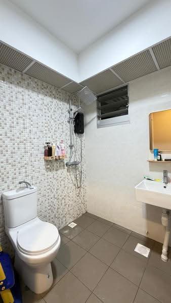 229B Sumang Lane, 229B Sumang Lane, Hougang / Punggol / Sengkang, 3 Bedrooms, 1,001 sqft, HDB Flat For Sale, by Jose Loh Zhenhao, 500266600 - Bathroom - PropertyGuru.com.sg