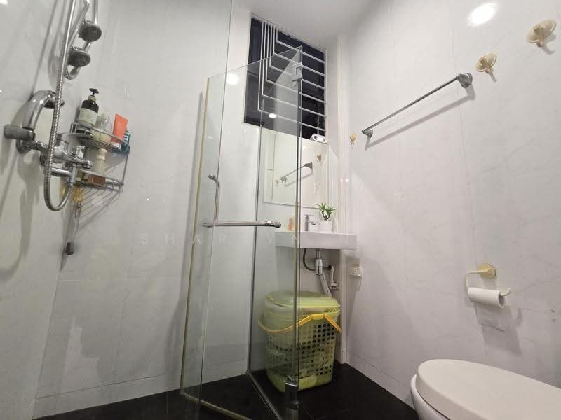 Ebony Mansions, 30 Lorong M Telok Kurau, East Coast / Marine Parade, Studio, 753 sqft, Condominium For Sale, by Sharlyn Neo, 500266608 - Bathroom - PropertyGuru.com.sg