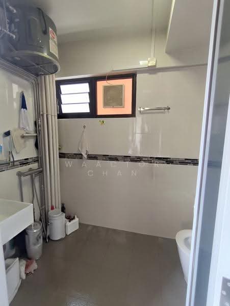 430 Jurong West Avenue 1, 430 Jurong West Avenue 1, Boon Lay / Jurong / Tuas, 3 Bedrooms, 1,108 sqft, HDB Flat For Sale, by Waactor Chan, 500266612 - Bathroom - PropertyGuru.com.sg