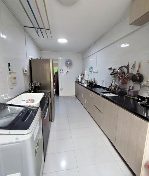 430 Jurong West Avenue 1, 430 Jurong West Avenue 1, Boon Lay / Jurong / Tuas, 3 Bedrooms, 1,108 sqft, HDB Flat For Sale, by Waactor Chan, 500266612 - Kitchen - PropertyGuru.com.sg