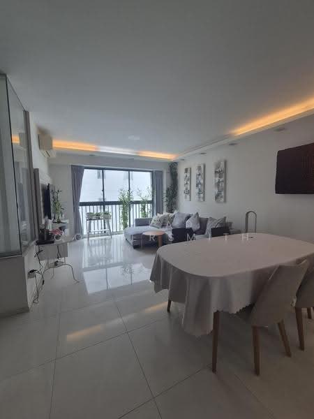 Pinnacle @ Duxton, 1G Cantonment Road, Chinatown / Tanjong Pagar, 3 Bedrooms, 1,001 sqft, HDB Flat For Sale, by Gilad Coppersmith, 500266614 - Living Room - PropertyGuru.com.sg