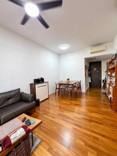 Village @ Pasir Panjang, 463 Pasir Panjang Road, Buona Vista / West Coast / Clementi New Town, 3 Bedrooms, 1,012 sqft, Condominium For Sale, by Leslie Tay, 500266630 - Living Room - PropertyGuru.com.sg