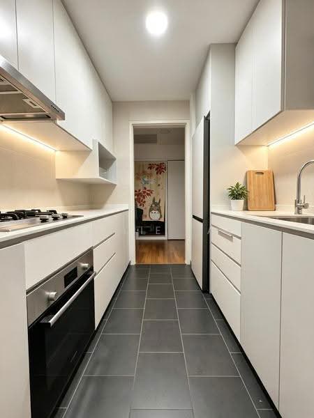 Village @ Pasir Panjang, 463 Pasir Panjang Road, Buona Vista / West Coast / Clementi New Town, 3 Bedrooms, 1,012 sqft, Condominium For Sale, by Leslie Tay, 500266630 - Kitchen - PropertyGuru.com.sg