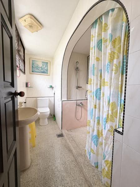 Jalan Asas, Dairy Farm / Bukit Panjang / Choa Chu Kang, 3 Bedrooms, 2,500 sqft, Semi-Detached House For Sale, by Pang Chun Enn, 500266631 - Bathroom - PropertyGuru.com.sg
