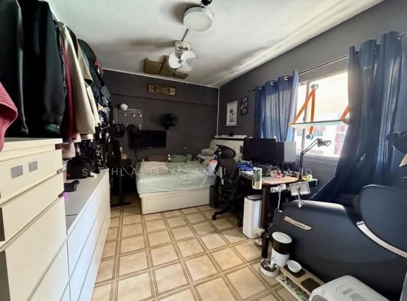 427 Jurong West Avenue 1, 427 Jurong West Avenue 1, Boon Lay / Jurong / Tuas, 3 Bedrooms, 1,453 sqft, HDB Flat For Sale, by Hady Mirza, 500266645 - Bedroom - PropertyGuru.com.sg