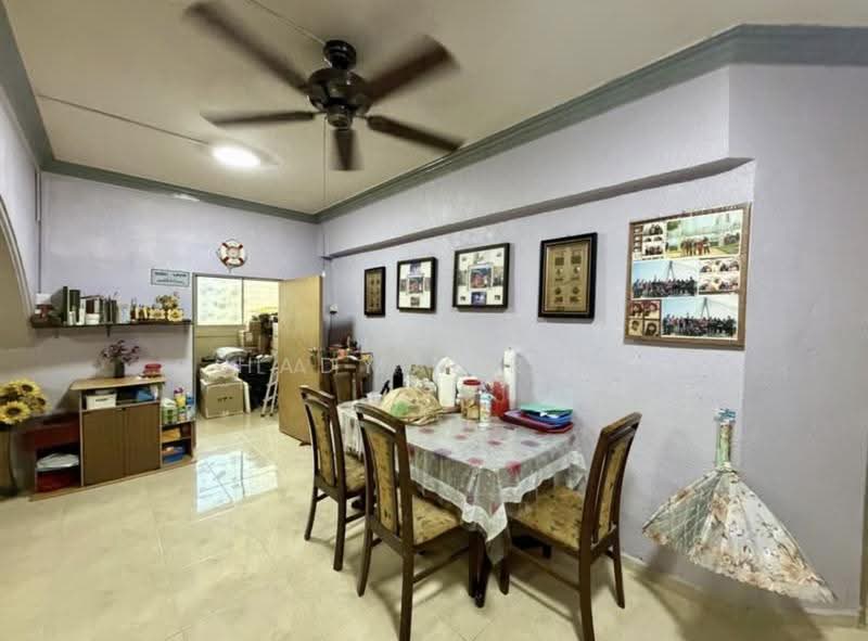 427 Jurong West Avenue 1, 427 Jurong West Avenue 1, Boon Lay / Jurong / Tuas, 3 Bedrooms, 1,453 sqft, HDB Flat For Sale, by Hady Mirza, 500266645 - Dining Room - PropertyGuru.com.sg