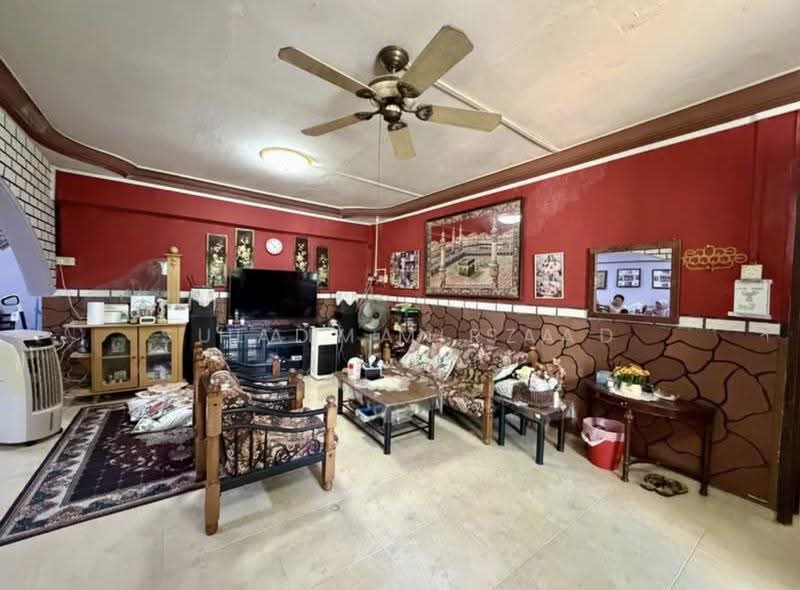 427 Jurong West Avenue 1, 427 Jurong West Avenue 1, Boon Lay / Jurong / Tuas, 3 Bedrooms, 1,453 sqft, HDB Flat For Sale, by Hady Mirza, 500266645 - Living Room - PropertyGuru.com.sg