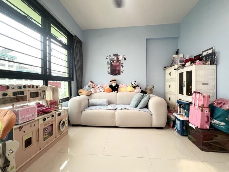 799A Woodlands Drive 60, 799A Woodlands Drive 60, Admiralty / Woodlands, 2 Bedrooms, 732 sqft, HDB Flat For Sale, by Reene Tok, 500266656 - Living Room - PropertyGuru.com.sg
