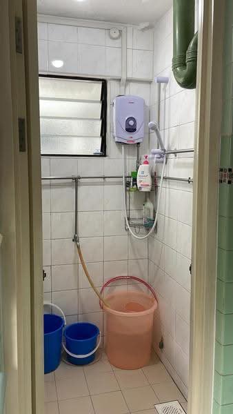 159 Lorong 1 Toa Payoh, 159 Lorong 1 Toa Payoh, Balestier / Toa Payoh, Room Rental, 180 sqft, HDB Flat For Rent, by Michelle Lee, 500266678 - Bathroom - PropertyGuru.com.sg