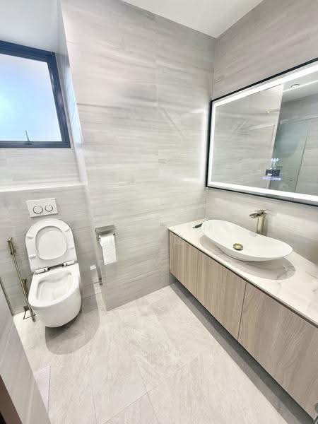 Carissa Park Condo, 2 Flora Drive, Changi Airport / Changi Village, 2 Bedrooms, 947 sqft, Condominium For Sale, by Zan Sim (沈瓒延), 500266679 - Bathroom - PropertyGuru.com.sg