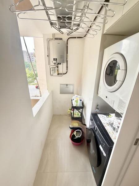 Carissa Park Condo, 2 Flora Drive, Changi Airport / Changi Village, 2 Bedrooms, 947 sqft, Condominium For Sale, by Zan Sim (沈瓒延), 500266679 - Balcony - PropertyGuru.com.sg
