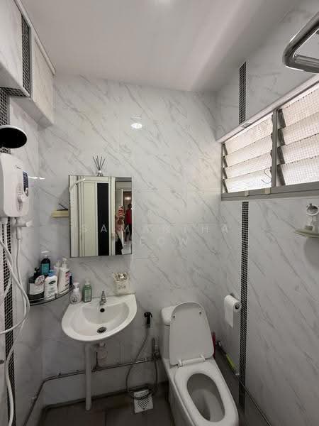 124 Yishun Street 11, 124 Yishun Street 11, Sembawang / Yishun, 5 Bedrooms, 1,442 sqft, HDB Flat For Sale, by Samantha Leow, 500266696 - Bathroom - PropertyGuru.com.sg