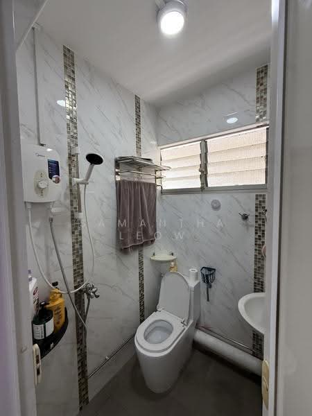 124 Yishun Street 11, 124 Yishun Street 11, Sembawang / Yishun, 5 Bedrooms, 1,442 sqft, HDB Flat For Sale, by Samantha Leow, 500266696 - Bathroom - PropertyGuru.com.sg