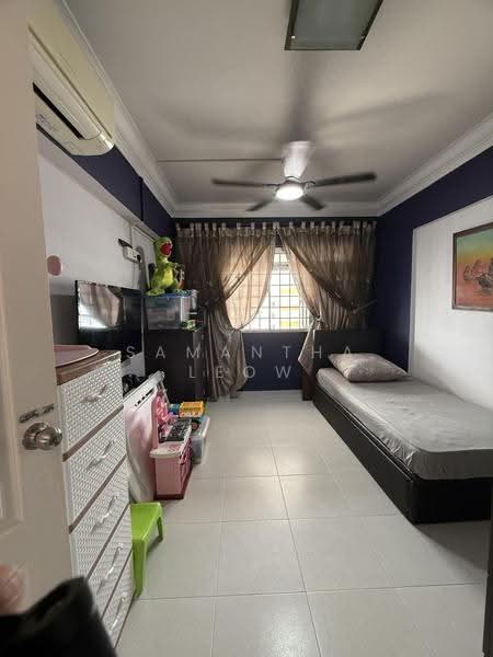 124 Yishun Street 11, 124 Yishun Street 11, Sembawang / Yishun, 5 Bedrooms, 1,442 sqft, HDB Flat For Sale, by Samantha Leow, 500266696 - Bedroom - PropertyGuru.com.sg