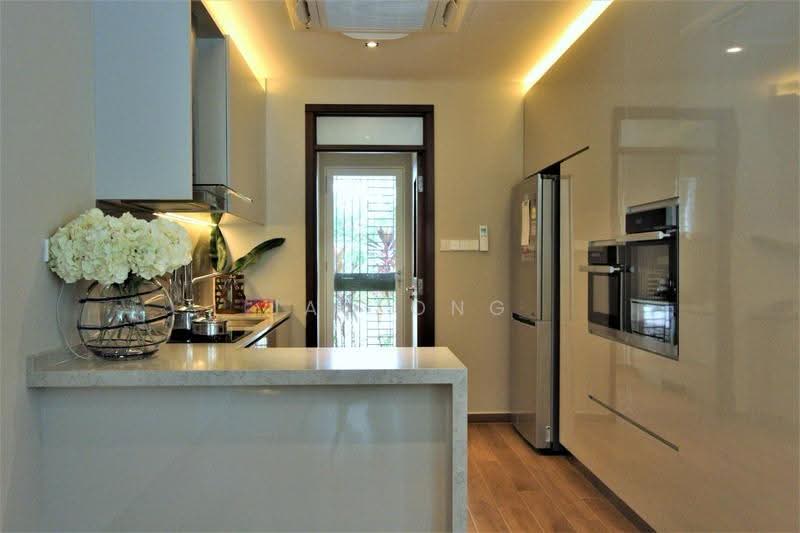 Gallop Green, 13 Woollerton Park, Tanglin / Holland / Bukit Timah, 5 Bedrooms, 4,241 sqft, Cluster House For Sale, by Jac Ong, 500266700 - Kitchen - PropertyGuru.com.sg