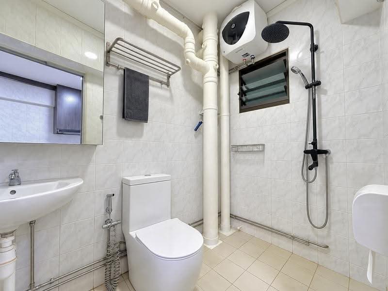 664A Jurong West Street 64, 664A Jurong West Street 64, Boon Lay / Jurong / Tuas, 3 Bedrooms, 1,184 sqft, HDB Flat For Sale, by Sheryl Koh, 500266706 - Common toilet - PropertyGuru.com.sg