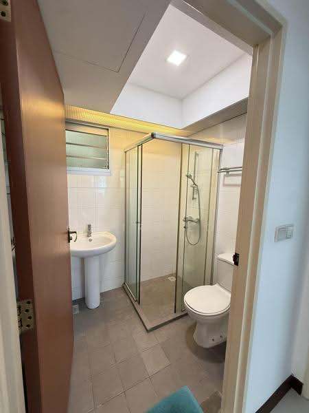 213C Punggol Walk, 213C Punggol Walk, Hougang / Punggol / Sengkang, 3 Bedrooms, 1,001 sqft, HDB Flat For Sale, by Claire Loh, 500266711 - Bathroom - PropertyGuru.com.sg