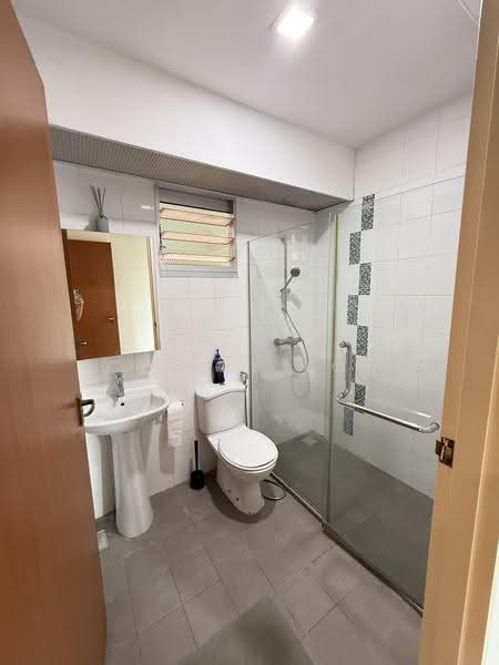 213C Punggol Walk, 213C Punggol Walk, Hougang / Punggol / Sengkang, 3 Bedrooms, 1,001 sqft, HDB Flat For Sale, by Claire Loh, 500266711 - Bathroom - PropertyGuru.com.sg